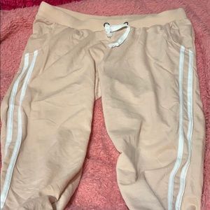 Cute knee length pants super comfy